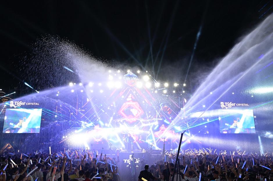 Sự kiện nhạc nước Water EDM Festival - UNION