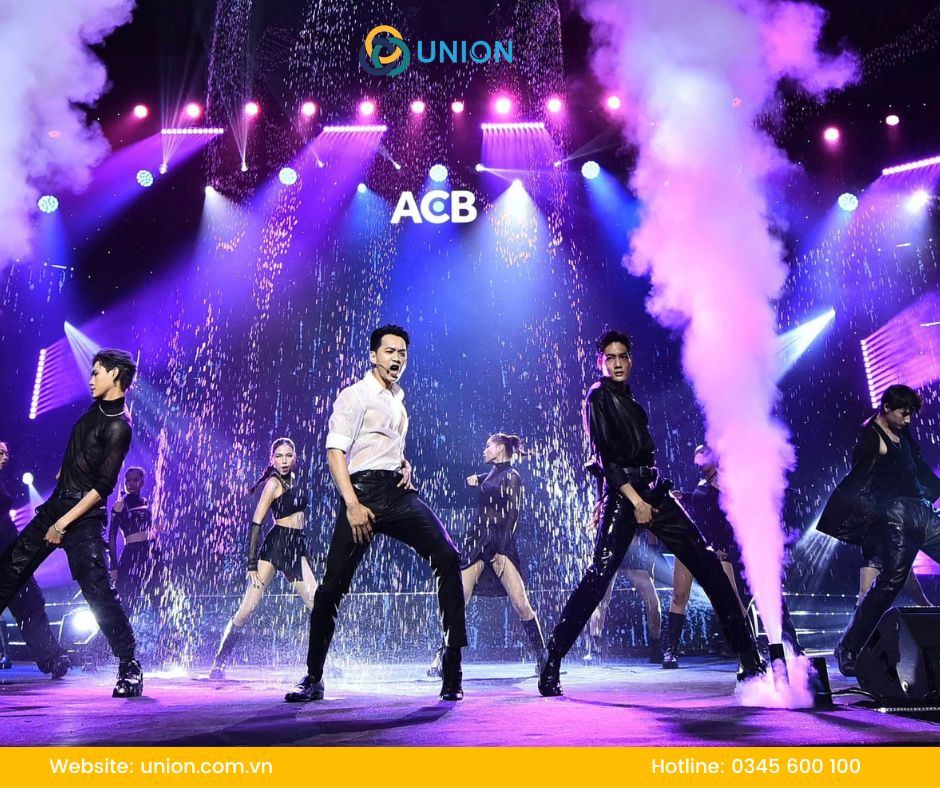 Màn nước nghệ thuật tạo ra một không gian đầy cảm xúc trong sự kiện Kỷ niệm 30 năm thành lập Ngân hàng ACB