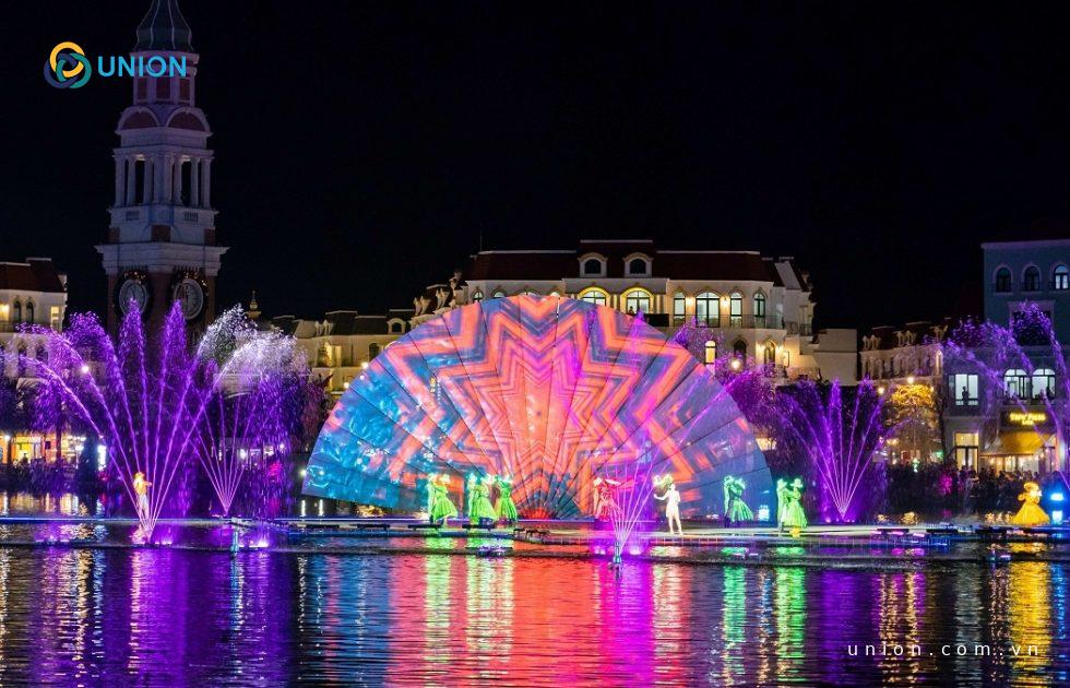 Màn trình diễn nhạc nước trên sông hồ