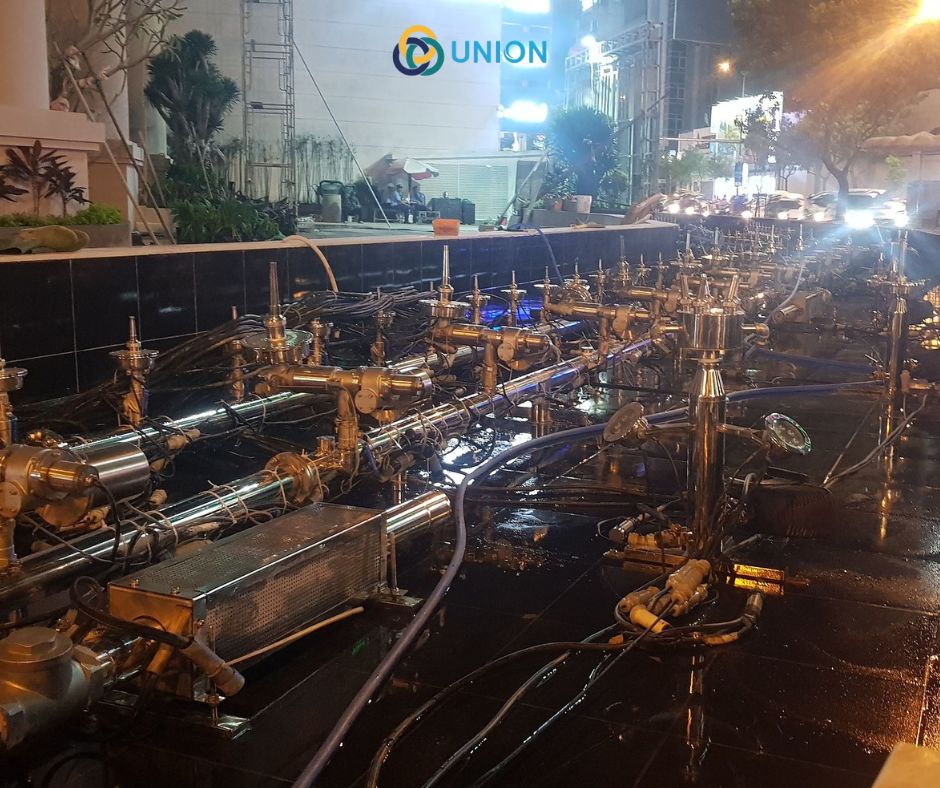 Toàn bộ các linh kiện thiết bị nhạc nước đài phun nước đều bằng inox SS304 chống hoen gỉ luôn sáng bóng