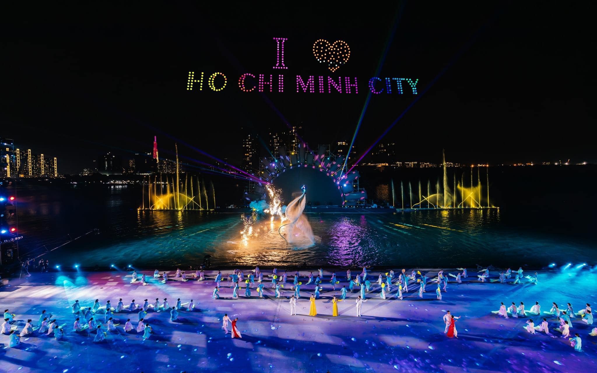 Thi công nhạc nước trên sông Sài Gòn