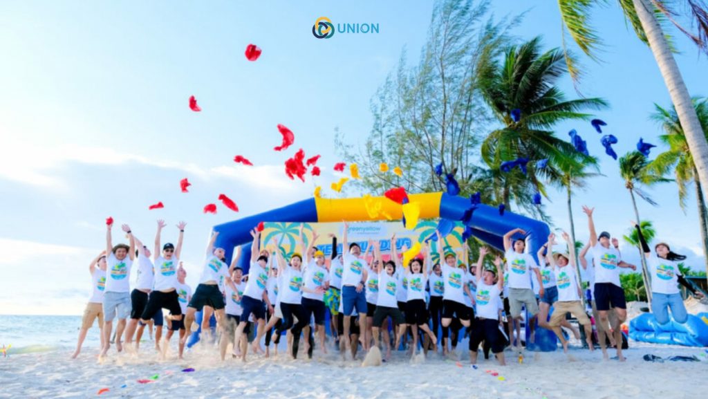 Team building là sự kiện thường niên của các doanh nghiệp lớn nhỏ giúp mọi người gắn kết với nhau 