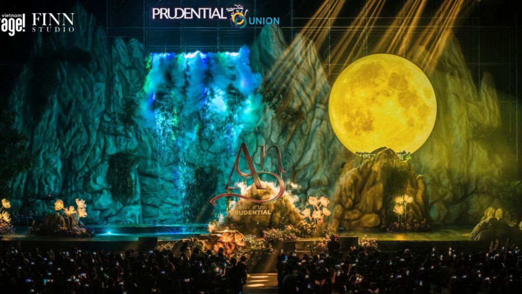 Trang trí sân khấu độc đáo, tạo hình ấn tượng cho không gian