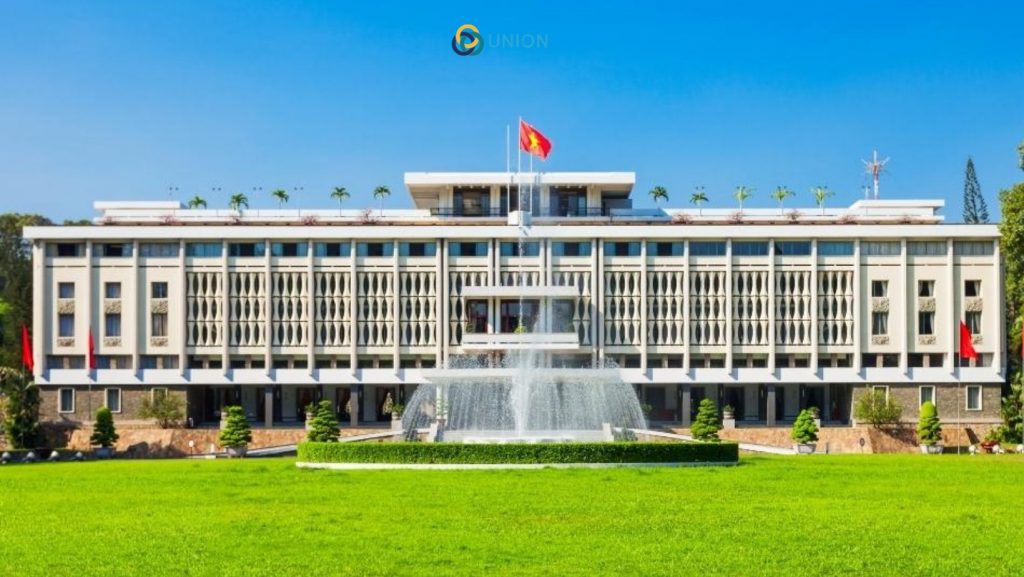 Hiệu ứng nước từ vòi phun theo kiểu xòe ra chụm vào thích hợp các dạng bể nước tròn