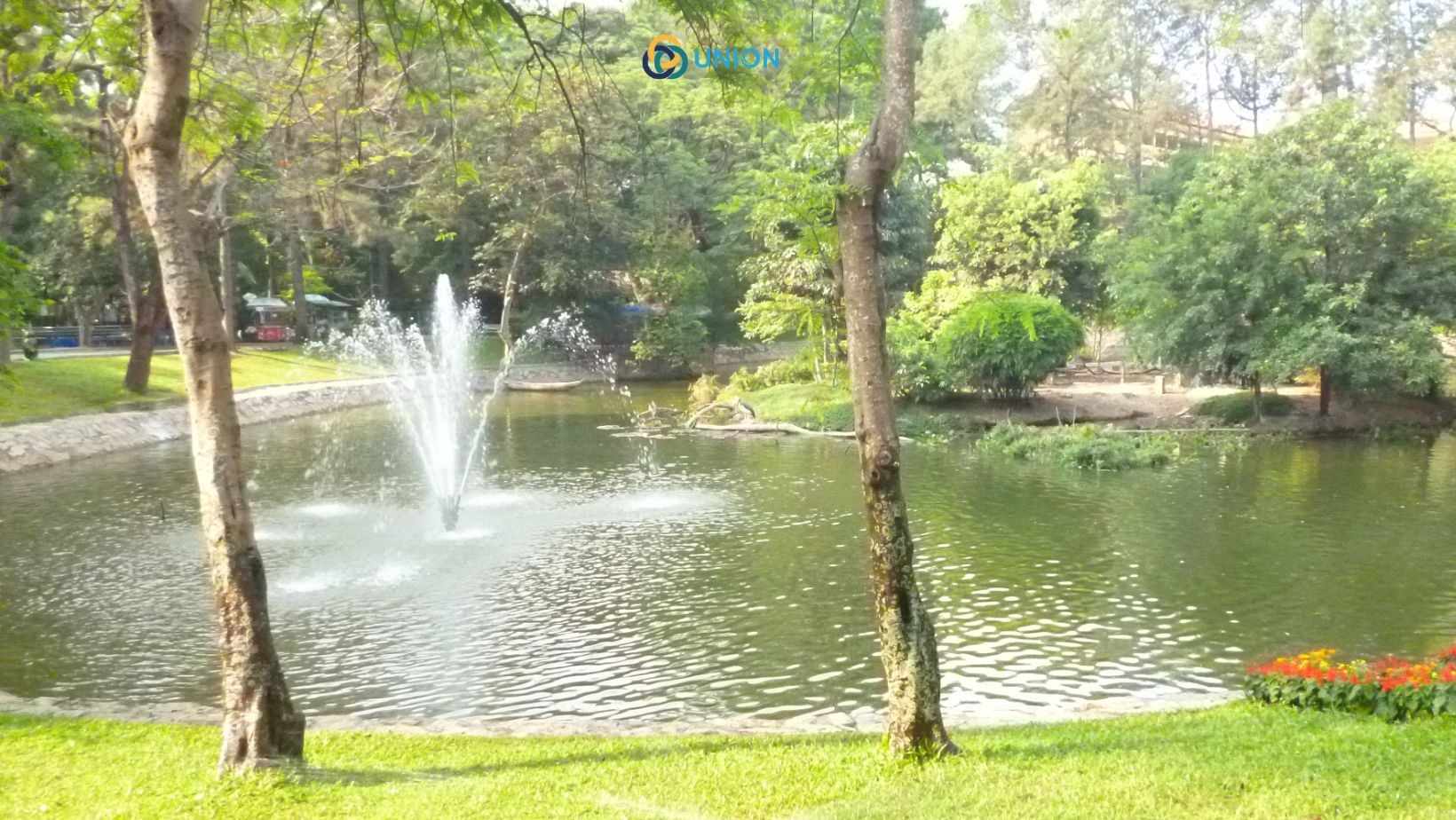 Với mục đích thanh lọc nguồn nước tạo cảnh quan hài hòa hơn có thể sử dụng hồ phun nước đơn giản với kiểu phun sủi bọt