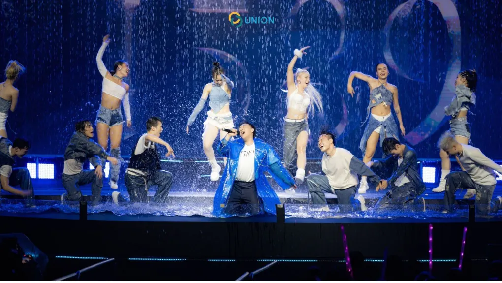 Màn nước digital trong concert 1589, giúp thể hiện được chủ đề một cách ấn tượng