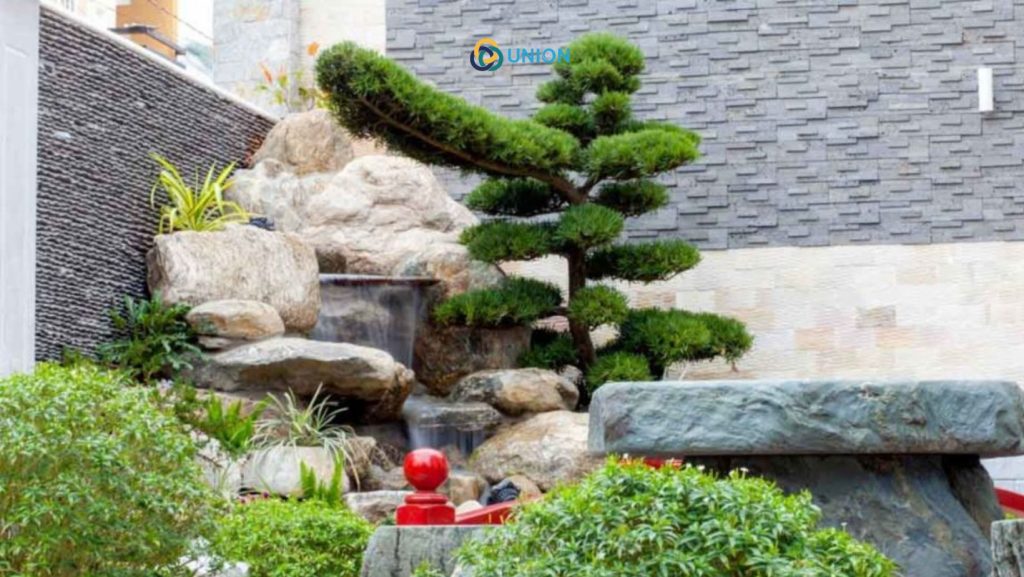 Tiểu cảnh hòn non bộ có thác nước, bên cạnh là bàn đá uống trà - UNION