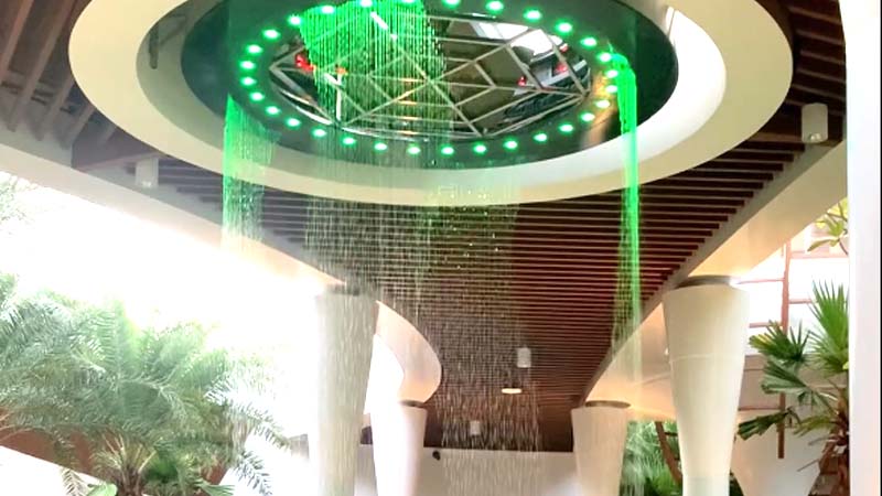 Màn nước nghệ thuật trang trí không gian giúp điều hòa không khí, tạo không gian thư giãn