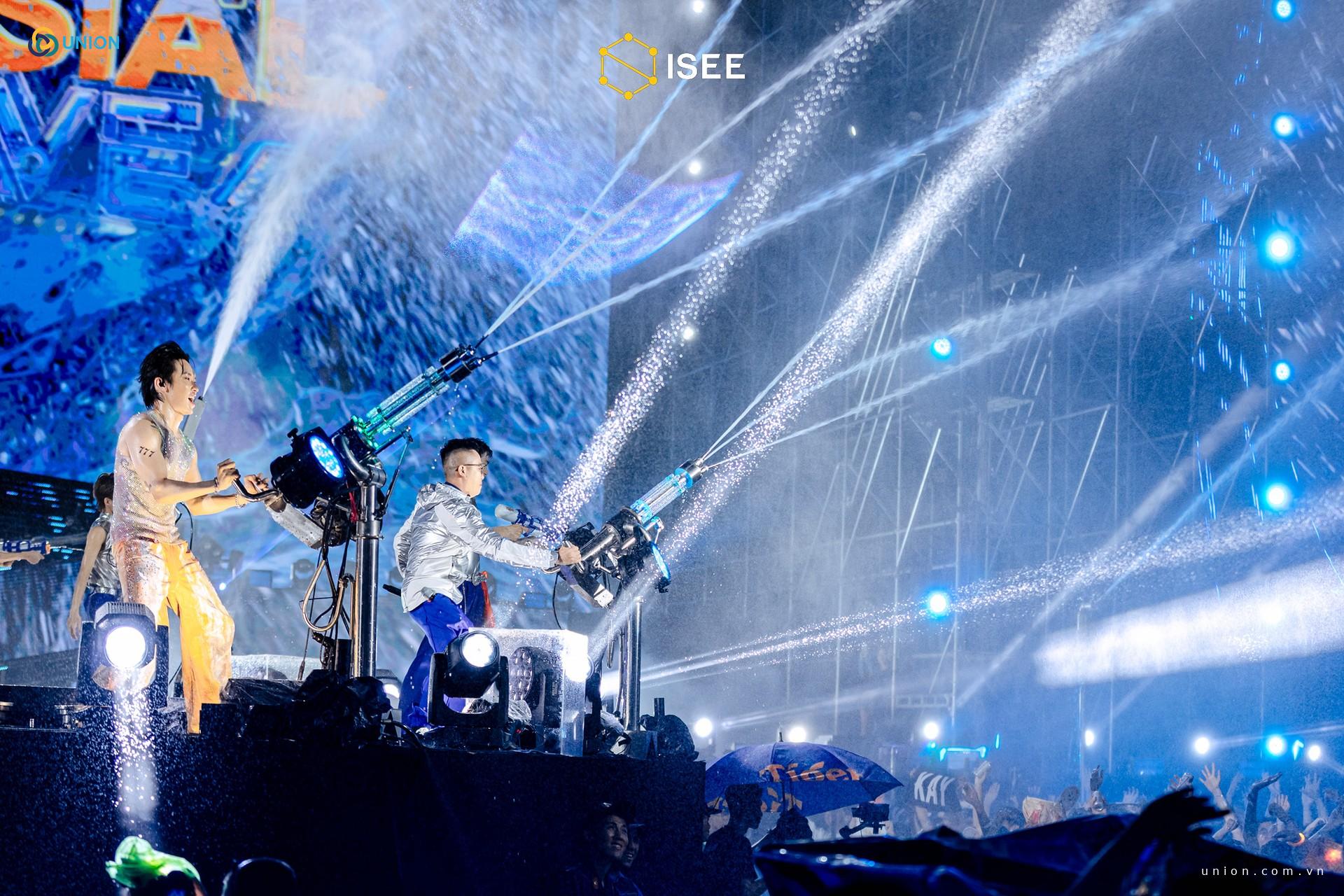 EDM Fest Tiger Crystal Rave lọt TOP BEST EVENT Tháng 05/2025 - UNION UNION và dấu ấn công nghệ tại sân khấu nước nghệ thuật