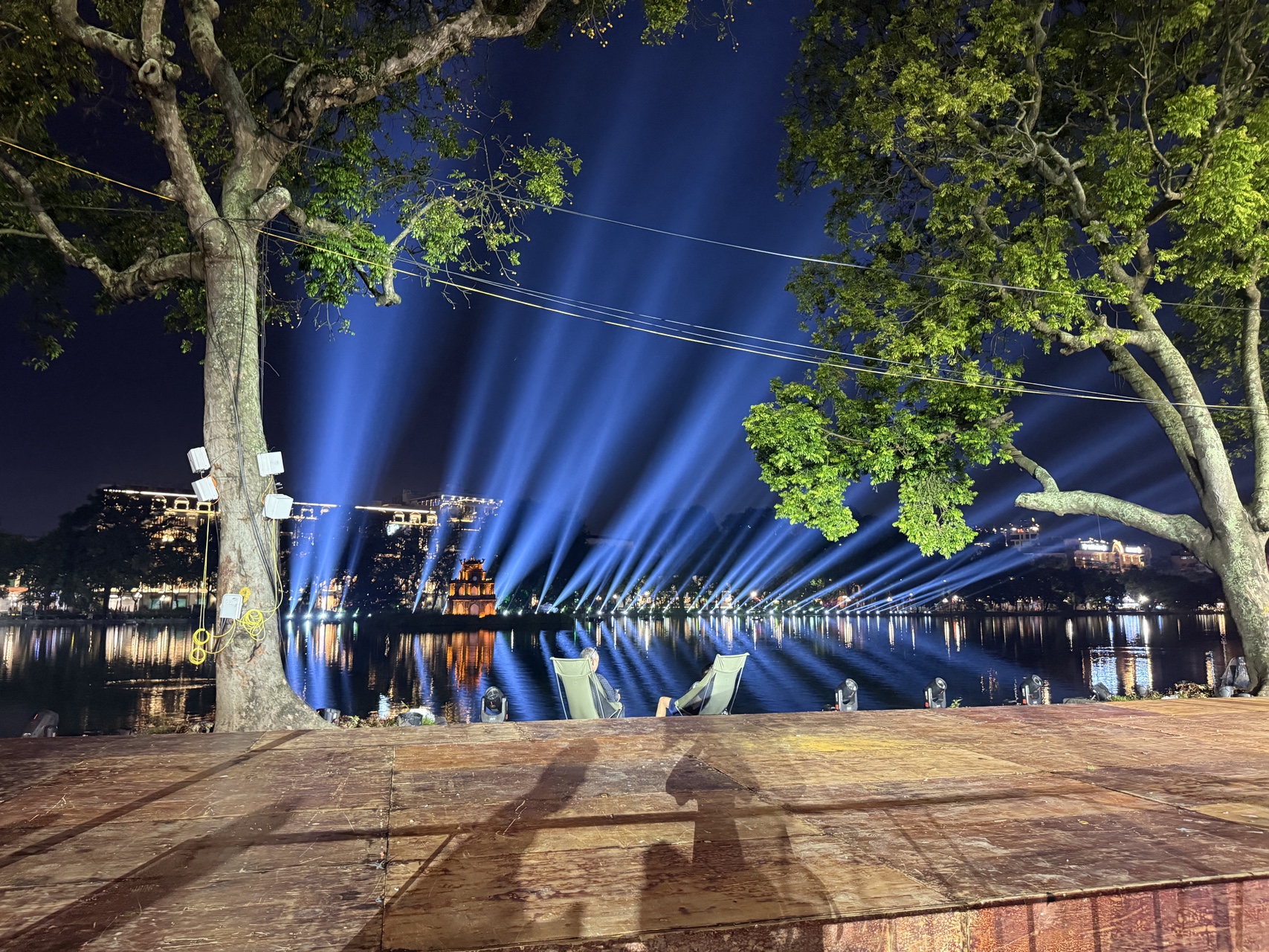 Hồ Gươm rực rỡ với nhạc nước 3D mapping tại DAY 2 “Thanh âm Hà Nội” đầy ấn tượng - UNION Nhạc nước 3D mapping khắc họa bản sắc văn hóa và niềm tự hào dân tộc