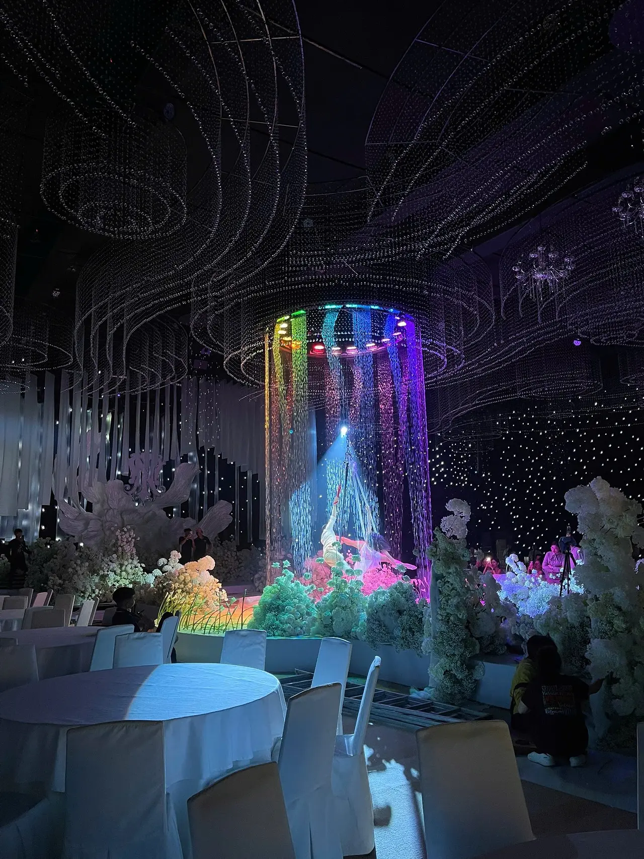 Màn nước tròn nghệ thuật - Top điểm nhấn viral cho mùa cưới cuối năm 2025 - UNION Màn nước tròn nghệ thuật – “Điểm chạm” viral giúp các buổi lễ cưới bùng nổ cảm xúc