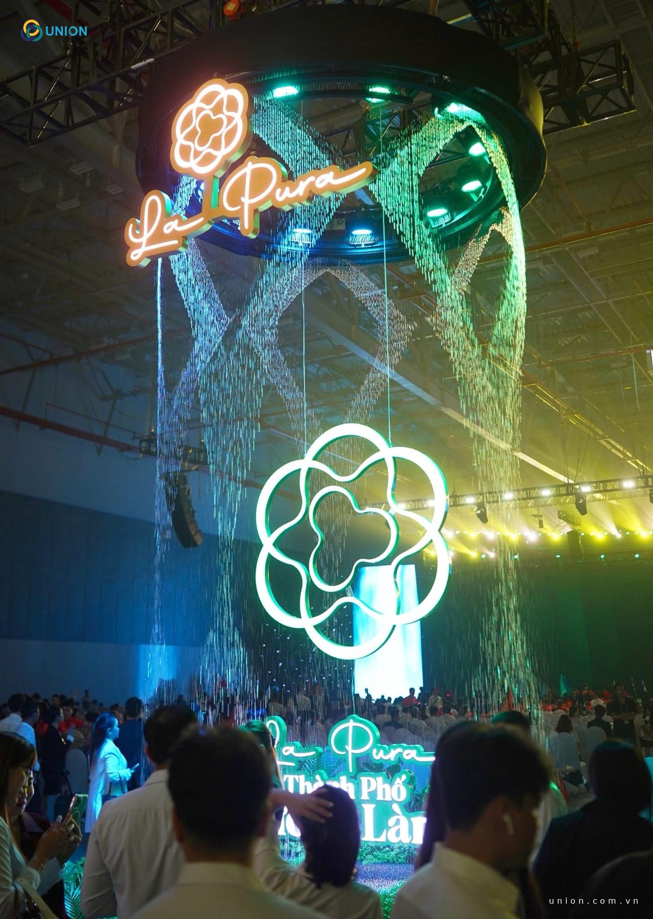 Trang trí sân khấu với màn nước kỹ thuật số