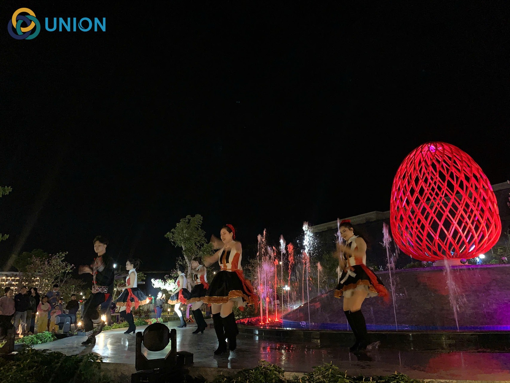 Quảng trường ánh sáng - Top#1 biểu tượng cho nhịp sống sôi động 2026 - UNION Điểm nhấn cảnh quan – kiến trúc và không gian check-in