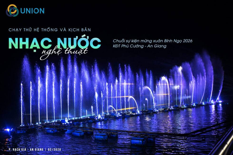 Đêm chạy thử thiết bị, kịch bản, âm thanh, thiết bị nhưng thu hút rất đông người dân chiêm ngưỡng