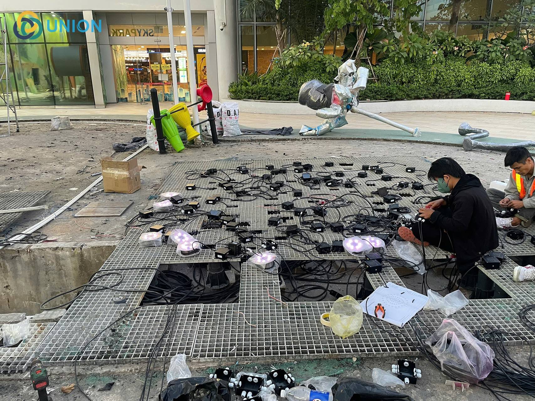 Lắp đặt hệ thống sàn nhạc nước tương tác tại dự án vivo quận 7