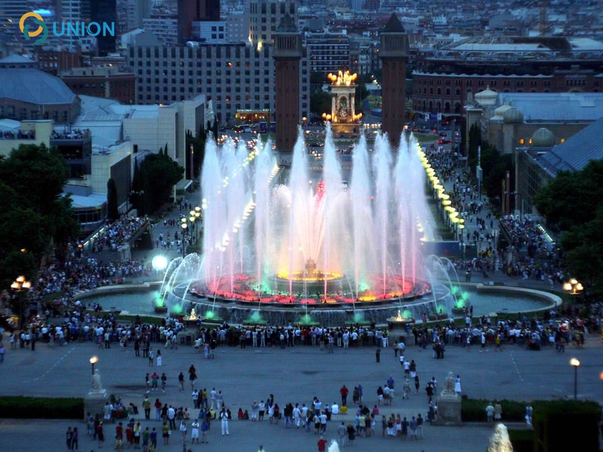 Magic-Fountain-of-Montjuic-ban-ngay.