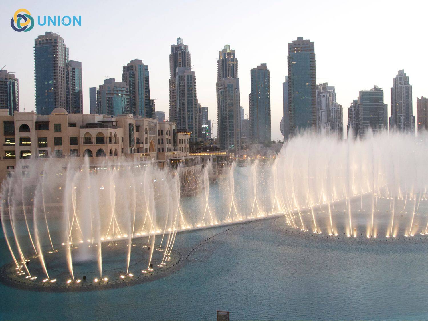 5 Đài phun nước nổi tiếng thế giới và những bài học thiết kế - UNION The Dubai Fountain ban dem - UNION