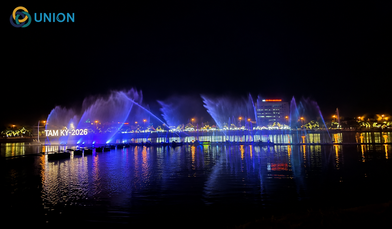 NHẠC NƯỚC NGHỆ THUẬT TAM KỲ – 120 NĂM - UNION He-thong-laser-RGB-Outdoor-30W-mo-rong-khong-gian-trinh-dien-nhac-nuoc-Tam-Ky